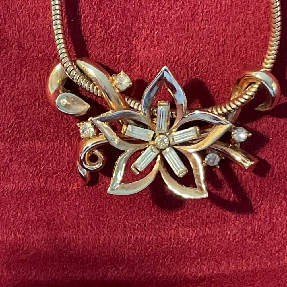 Vintage signed Crown Trifari Alfred Philippe
Necklace w/snake chain. See desc. - Picture 7 of 7